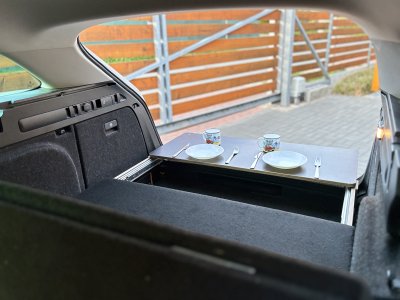 Vestavba s výsuvmýn stolem - Vestavba s výsuvmýn stolem